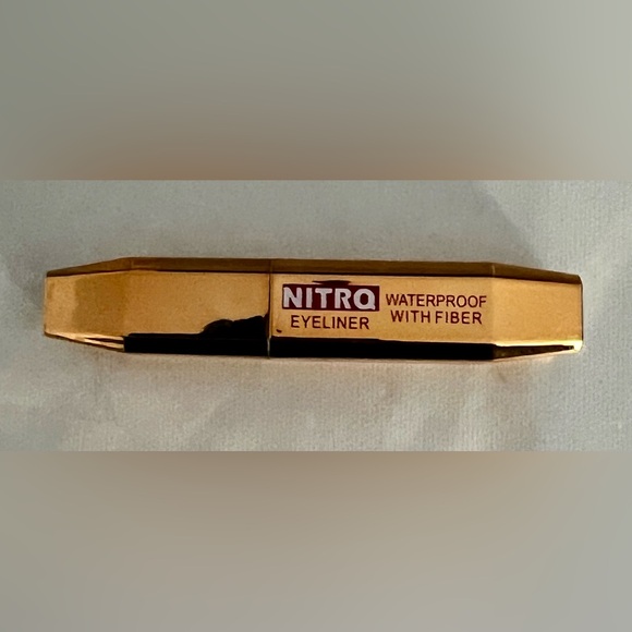 Black WaterProof Liquid EyeLiner - Picture 3 of 4